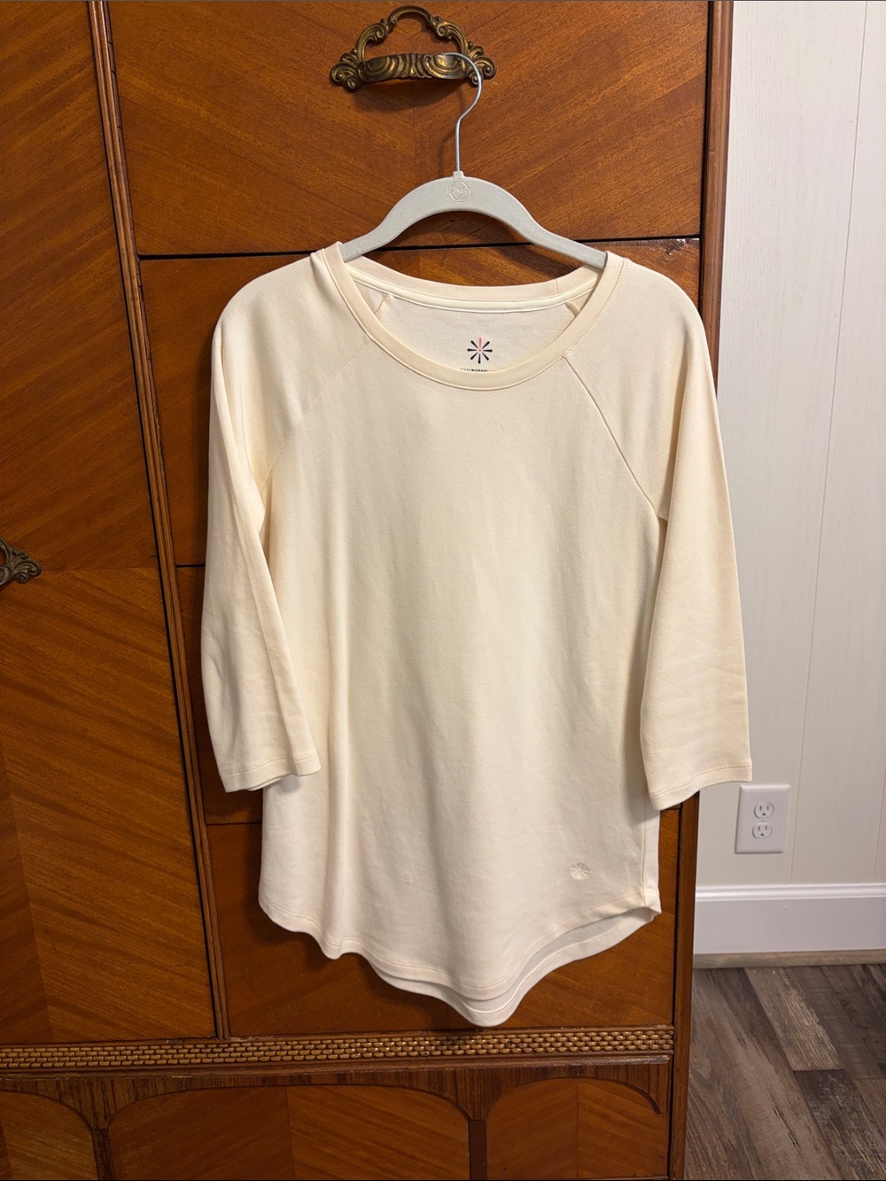 Isaac Mizrahi Essentials 3/4 sleeve curved hem top Size XXS